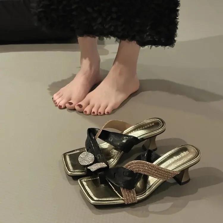 Fashion Fashionable Diamond Embellished High-End Fashion Sandals Breathable Hollow out Design Summer New Style Versatile Slip-On Slipper