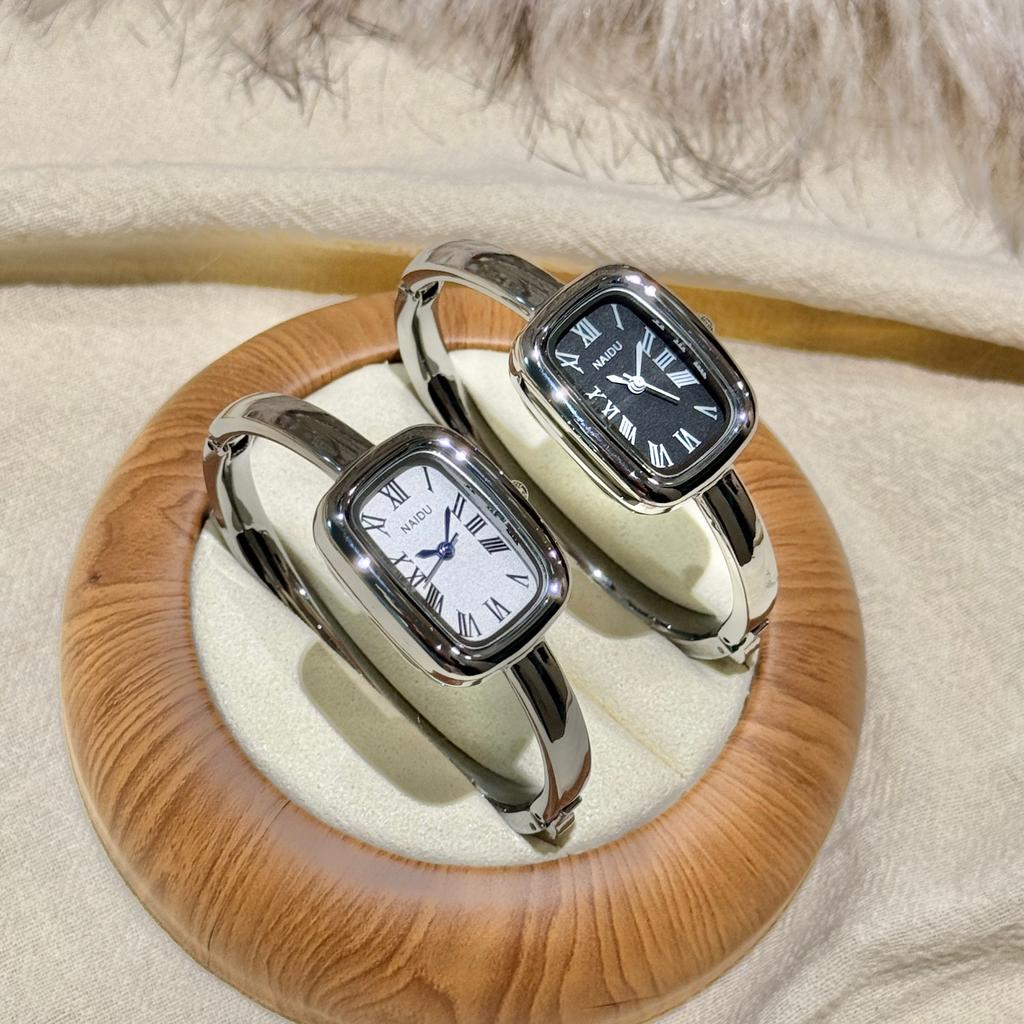 Classic Square Dial Watches For Women Creative Fashion Women Dress Wristwatch Gold Bangle Bracelet Ladies Quartz Watch Clock