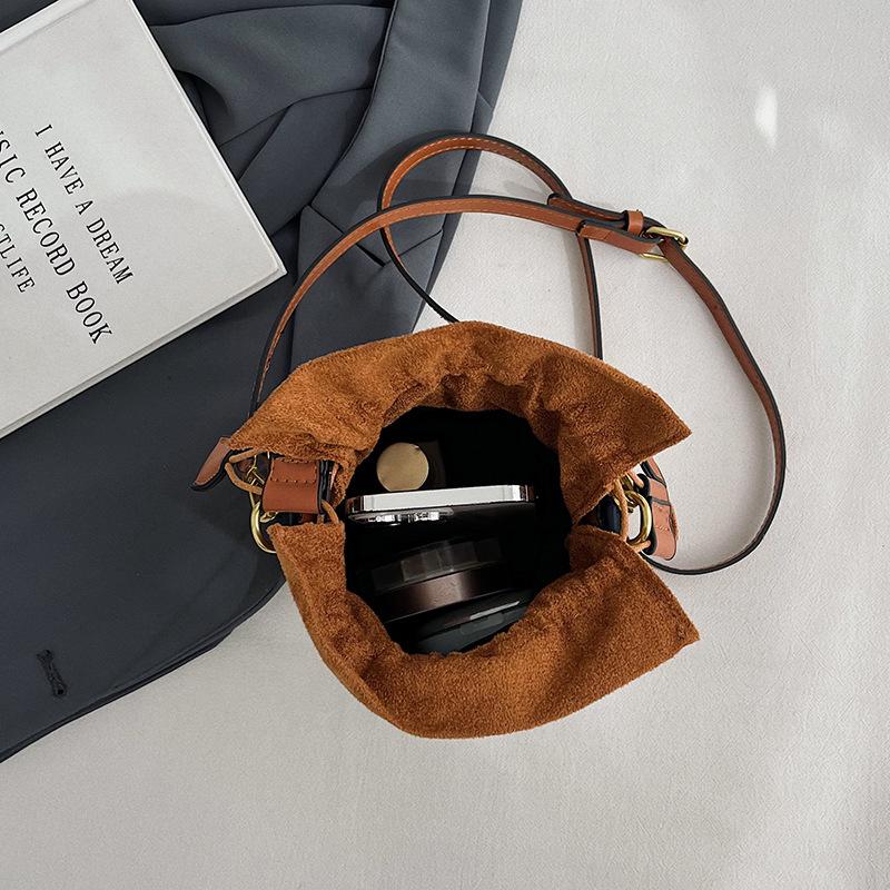 New fashionable contrasting color bucket bag portable shoulder messenger trendy women's bag