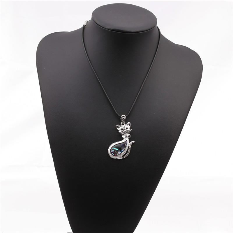 Abalone Shell Material Cute Cat Necklace Ornament Christmas New Year Birthday Gift Stylish Pendant