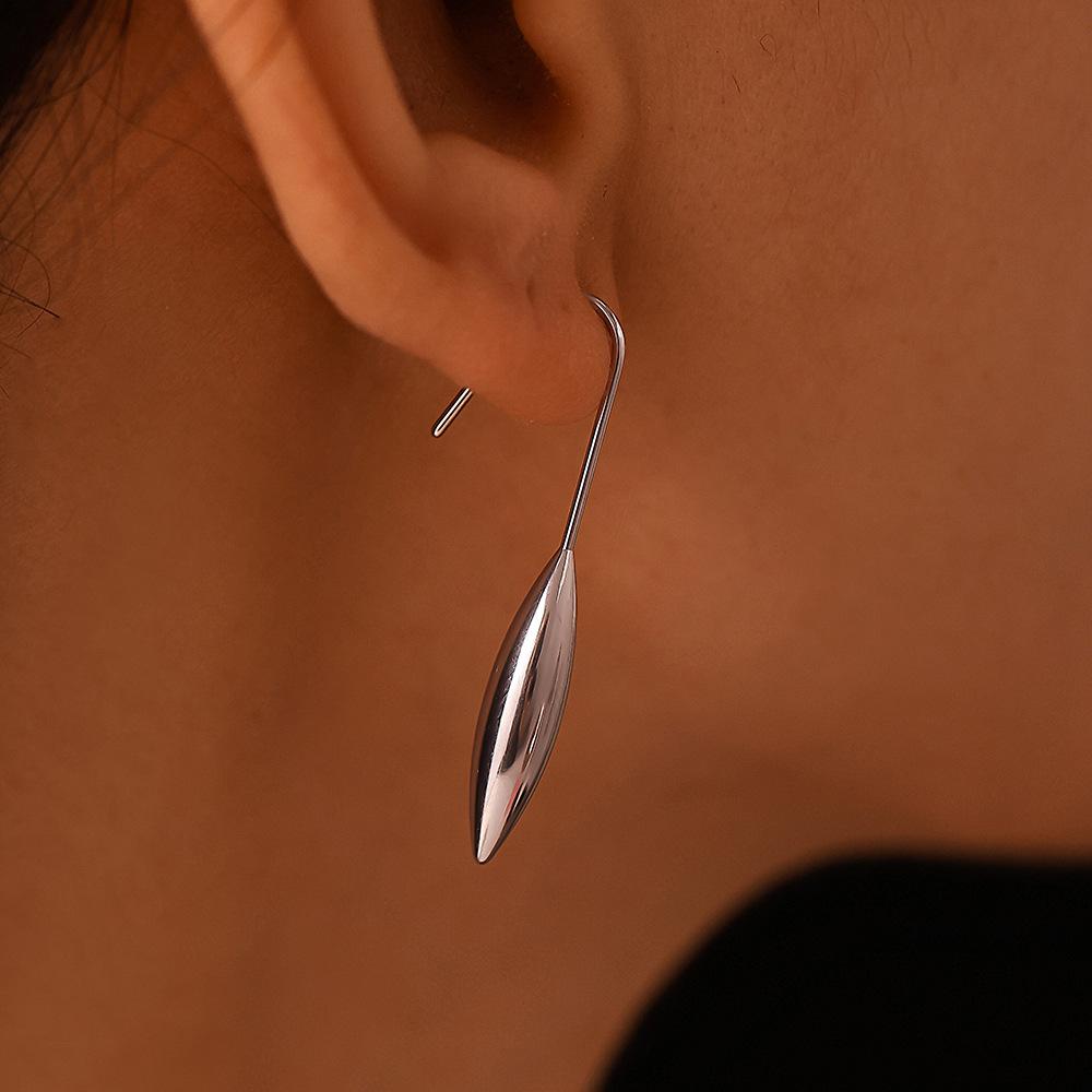 

New Minimalist Water Droplet Ear Hook with Cool and Trendy Style, Personalized and Versatile Earrings