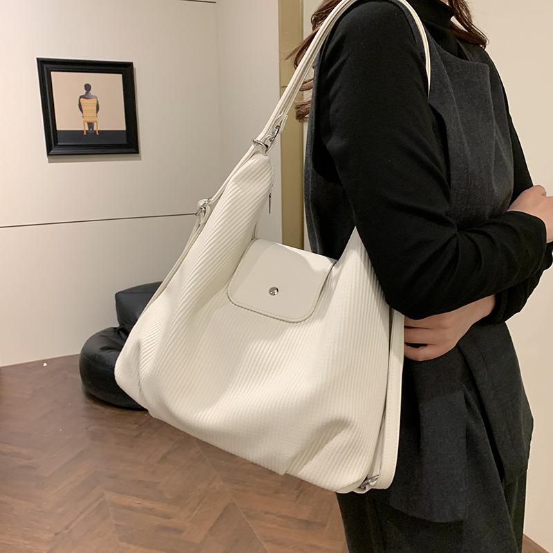 

Premium sense retro large-capacity bag women s 2025 new trendy autumn and winter commuter backpack single shoulder tote bag 40*13*34