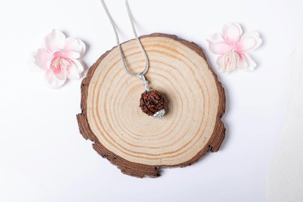 Naturlig 4 Mukhi Rudraksha 925 Sølv Anheng - Nepalsk Opprinnelse | Vedisk Perle For Meditasjon, Energi, Konsentrasjon & Klarhet | Økologisk & Lab-Sertifisert