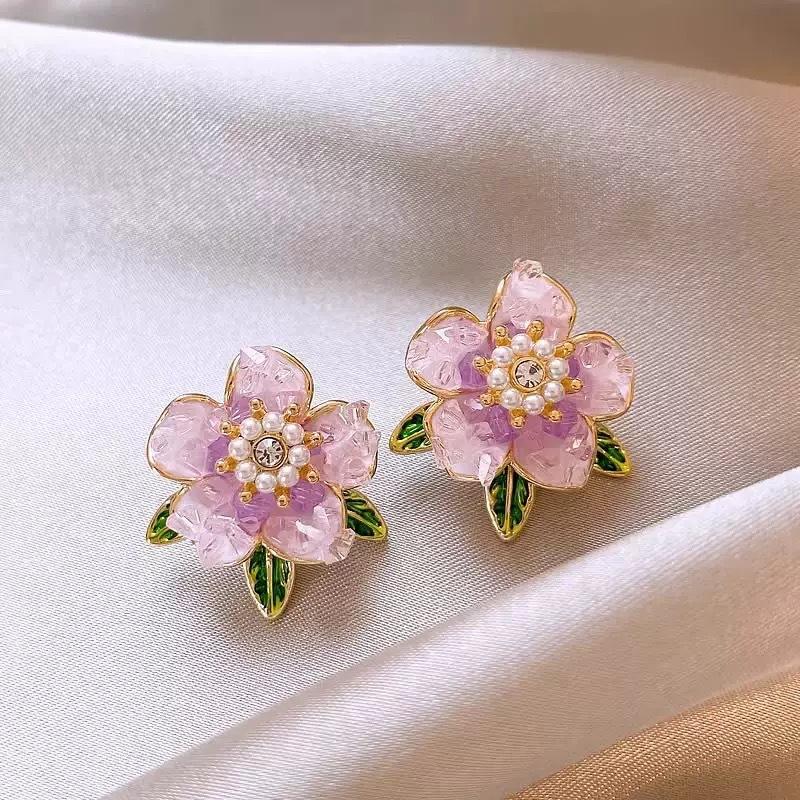 Retro Red Drop Oil Petals Stud Earrings for Women French Court Style Imitation Pearl Dangle Earrings Banquet Jewelry Wholesale