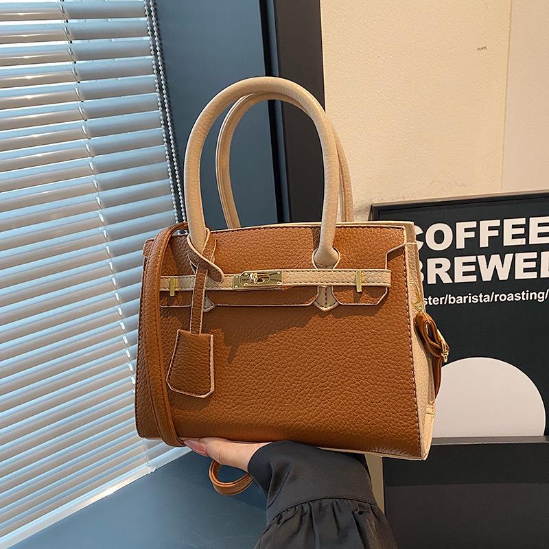 

Women s Crossbody Handbag - 2025 Autumn/Winter Fashion, Large Capacity, Versatile Single Shoulder Bag 25x10x18 cm коричневий