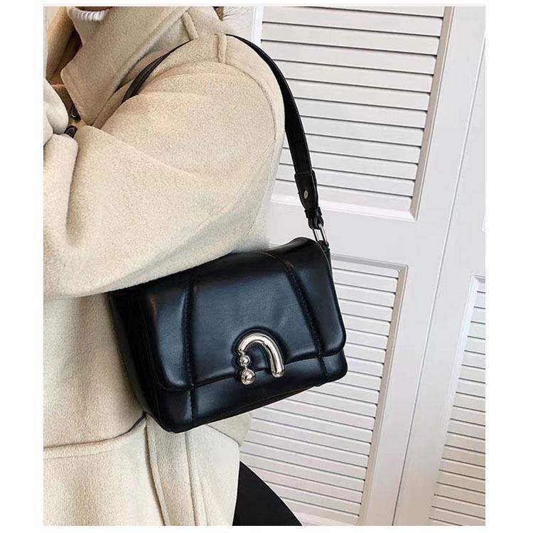 2025 High-End Diamond Pattern Underarm Bag: Zhao Lusi Style Niche Shoulder Handbag with Flower Roll Design