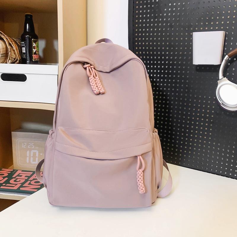 A Large-capacity Backpack for Junior High School Students and A Lightweight Backpack for Senior High School Students