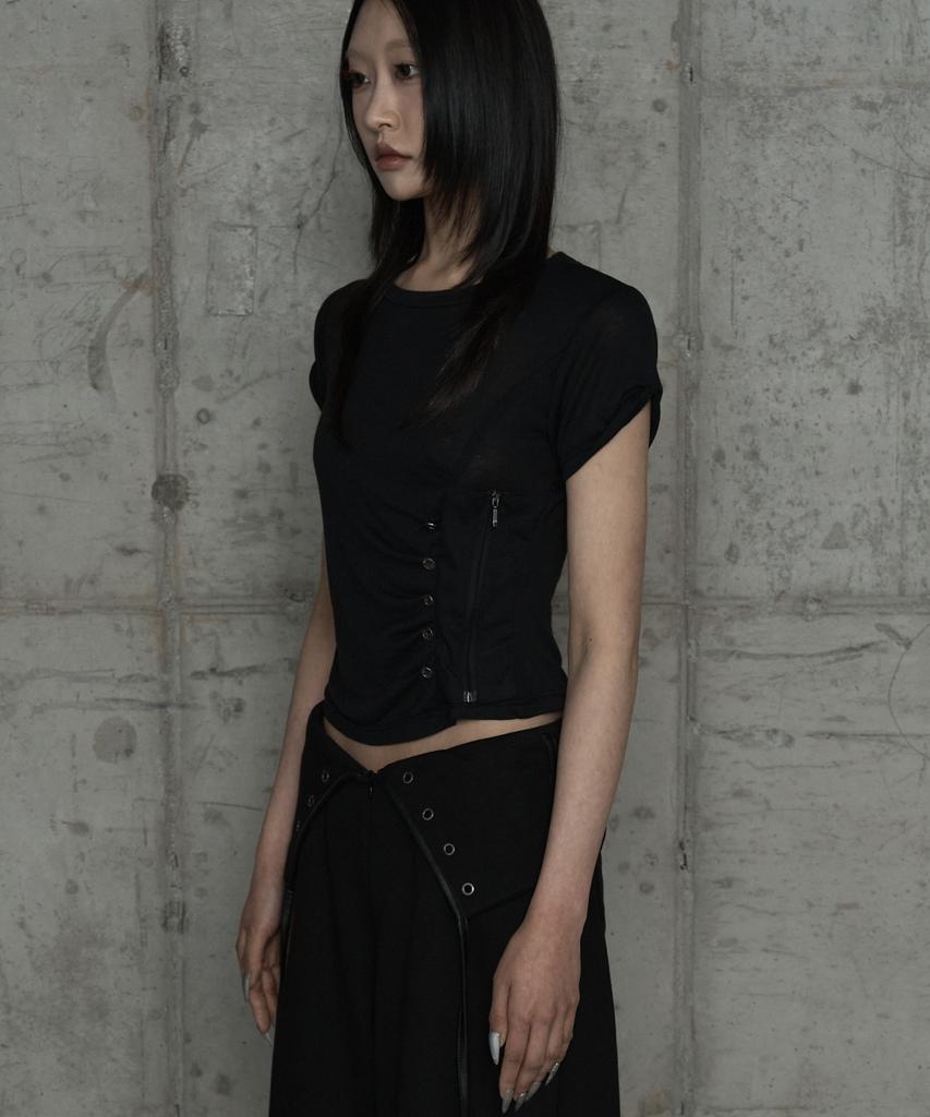 ETRE AU SOMMET Drape Pintuck Zipper Roll-Up Short Top (Black)