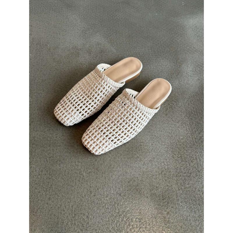 Sheepskin version of the new woven hollow bag head half slippers women's summer wear flat bottom square head fashion lazy cool slippers