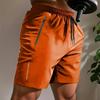 Sommerliche lässige Sporthorts sind atmungsaktiv und schnelltrocknend Herrenshorts