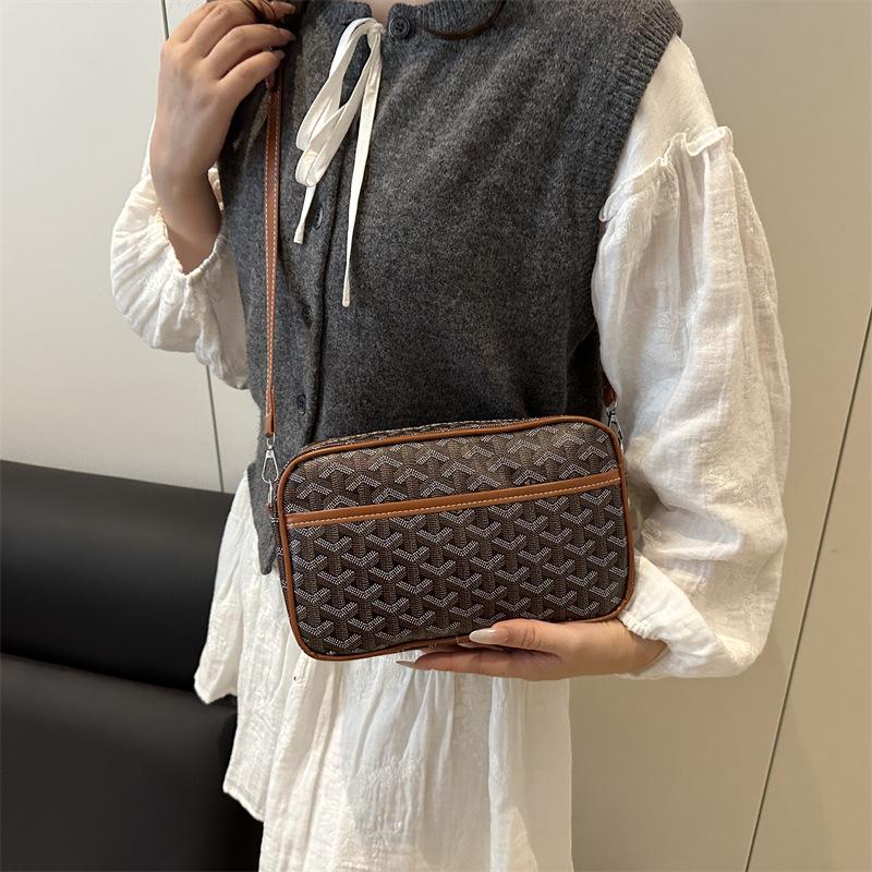 Eine einfache und lässige kleine quadratische Tasche, eine modische Umhängetasche