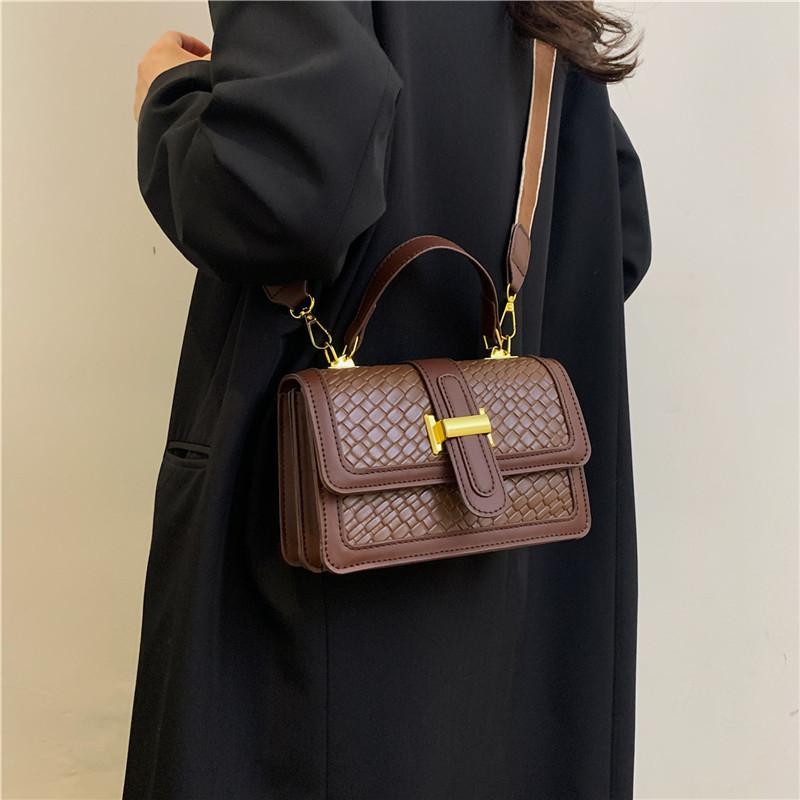 Chic And Trendy Pu Leather Shoulder Bag With Quilted Pattern And Stitching Detail