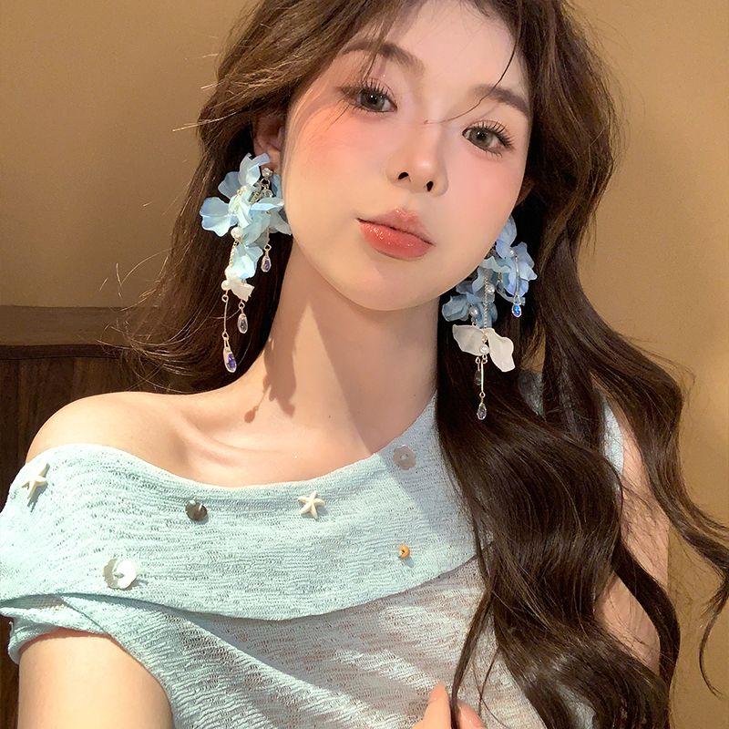 

Summer Blue Flower Tassel Earrings for Women 2025 New Arrival Niche Style Vacation Style Earrings Beautiful Exaggerated Unique Earrings No pierced ears! Blue and white tassel ear clip