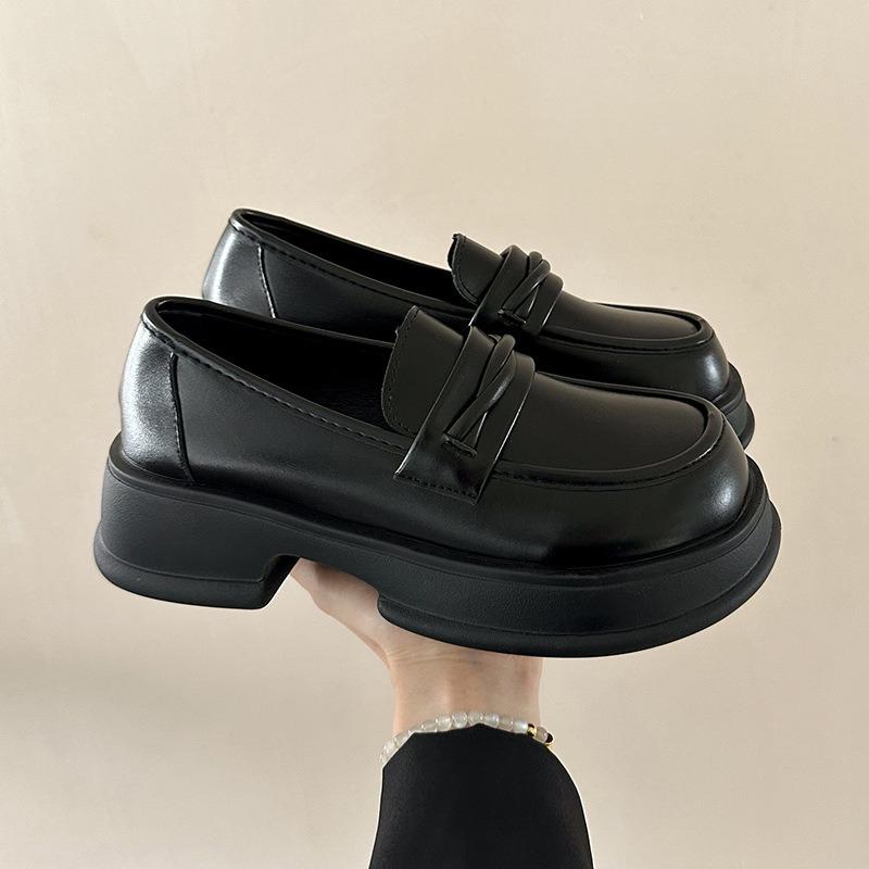 

Ретро черные туфли на платформе из маленькой кожи женские новые весенне-осенние на толстом каблуке, лоферы на среднем каблуке, одинарные туфли 40 чёрный