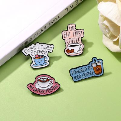 Broche série de lettres en alliage, tendance personnalité J'ai besoin de café slogan anglais badge dessin animé