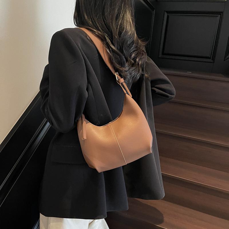Niche simple retro shoulder bag women's 2025 winter new fashion high-end underarm bag casual dumpling bag