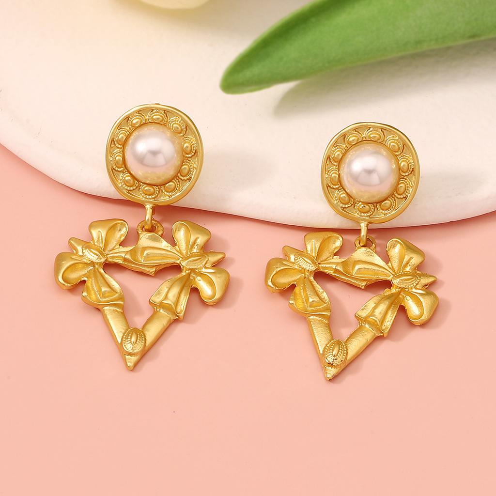 High-end, Light Luxury, Niche, Retro Fashion Trend, Retro Pearl Geometric Earrings, Stud Earrings and Other Accessories