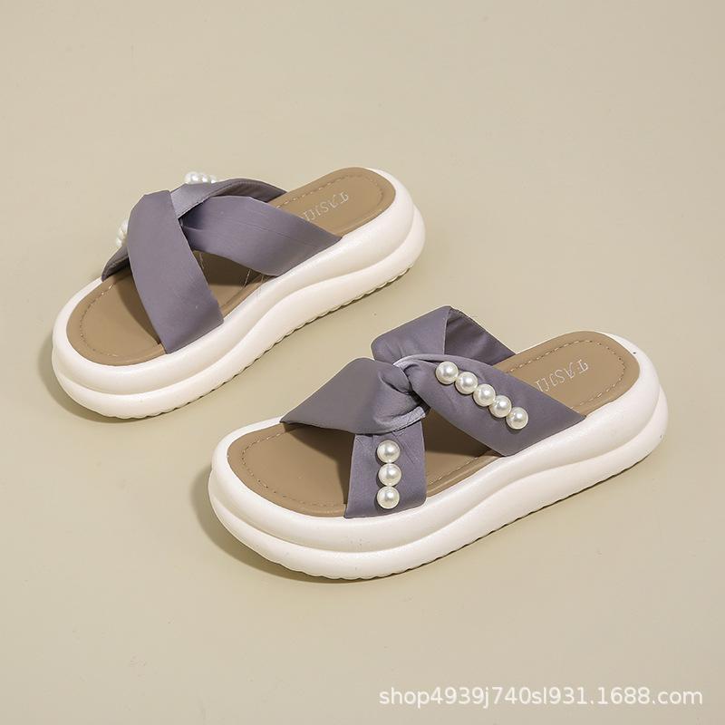 

Тапочки в сказочном стиле на толстой подошве, женская уличная обувь, лето 2025, новинка, корейская версия, модные тапочки-маффины с жемчугом, женские тапочки 40 серый