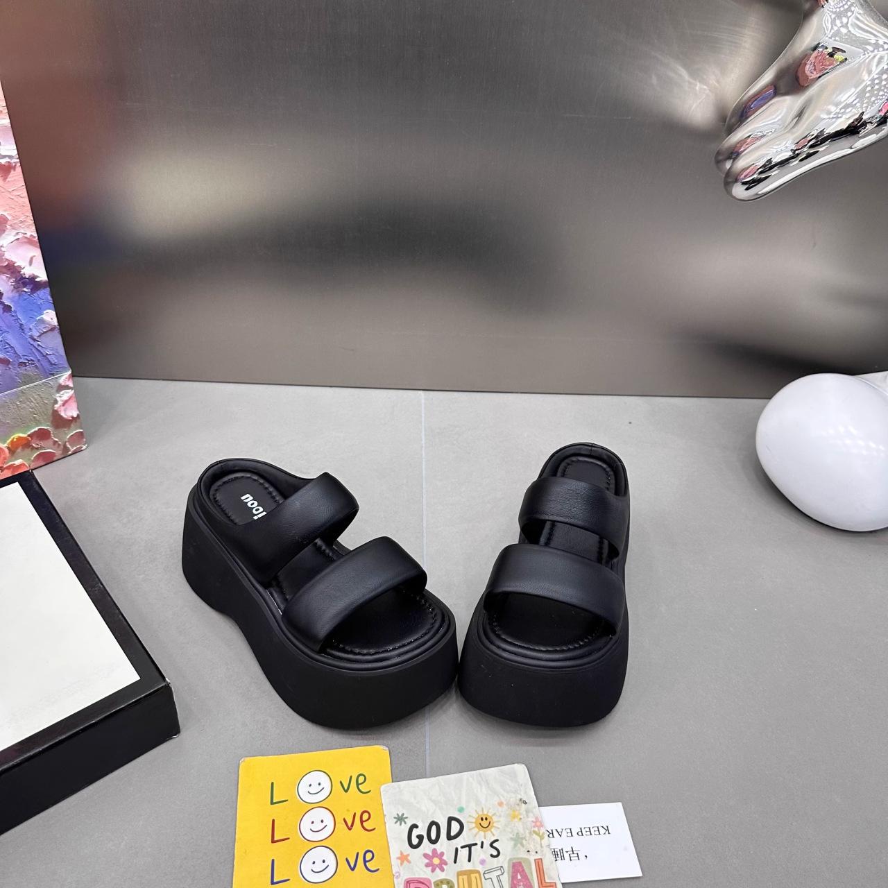 

Новые летние женские толстые тапочки, шлепанцы, женская обувь на танкетке, женские пляжные тапочки на высокой платформе, черные сандалии 40 чёрный