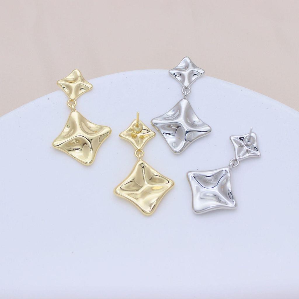 S925 Silbernadel Geometrische Quadratische Plissierte Hängeohrringe – Goldlegierung, Farberhaltend, Leichter Luxus für Damen.