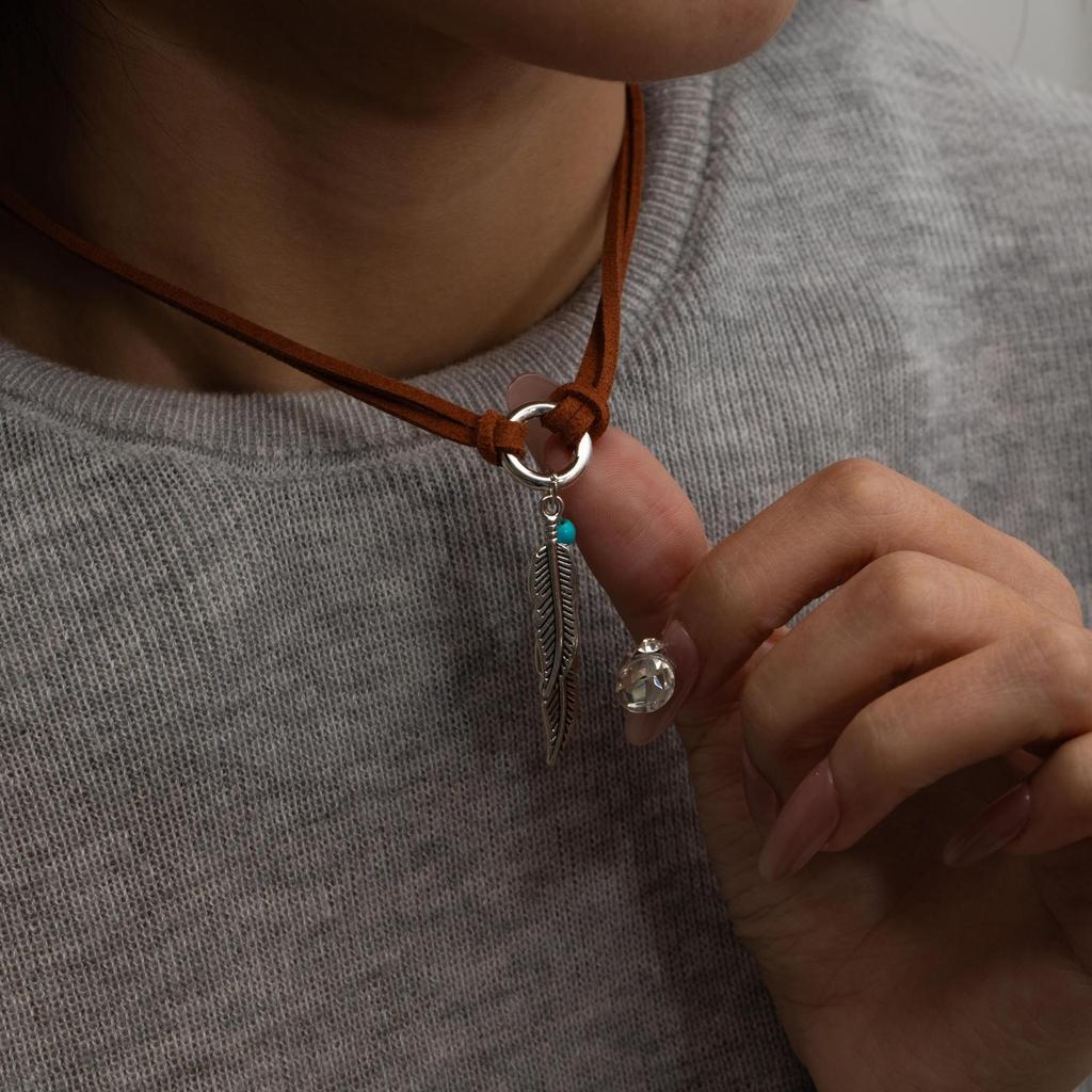 Ethnic Style Feather Woven Fringed Necklace Retro Metal Pendant Bohemian Sen Simple Item Decoration