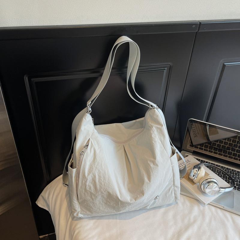 2025 New Simple Messenger Bag Daily Commute Solid Color Large Capacity Underarm Shoulder Bag Fashion Messenger Tote Bag