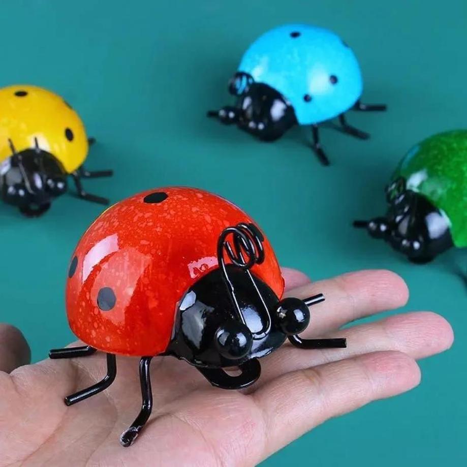Creative Cute Metal Ladybug Wall Decor Mini Beetle Hanging Ornament For Outdoor Garden Fence Patio Yard Home Art Decoration