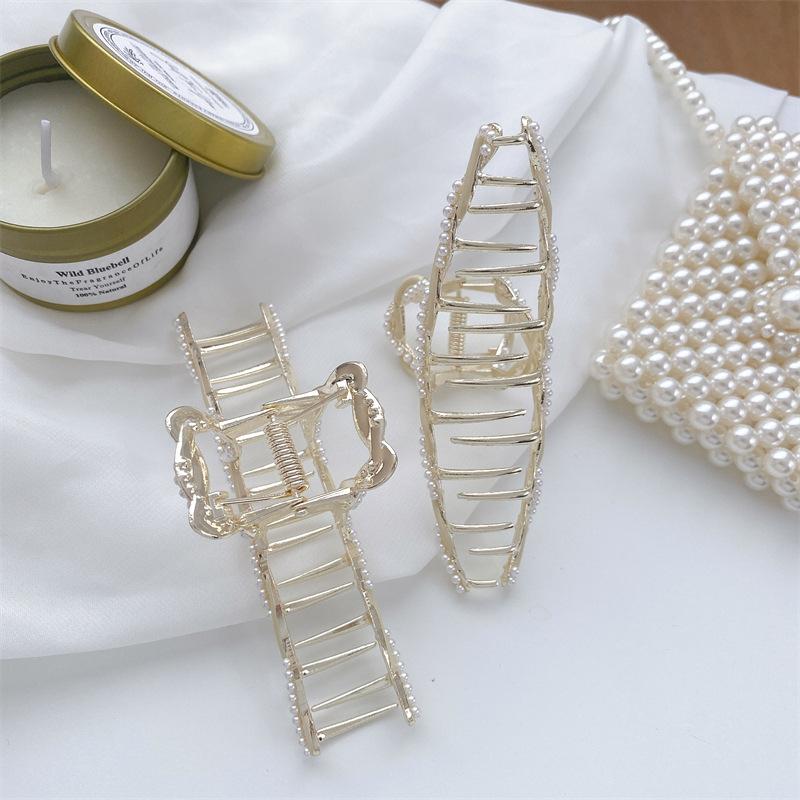 Hair Designer Alloy Claw Clip For Women With Fashionable Geometric Patterns Colors And