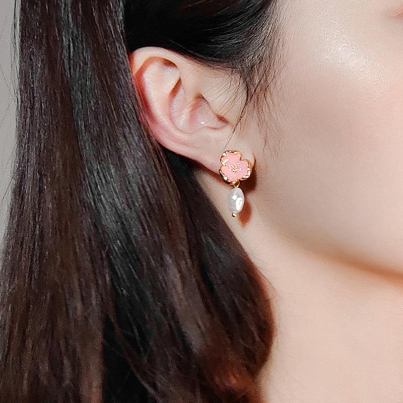 Elegant Lady's Flower Natural Pearl Pendant Earrings For Woman Fashion Jewelry Party Girl's Simple Sweet Earrings Gift 2024