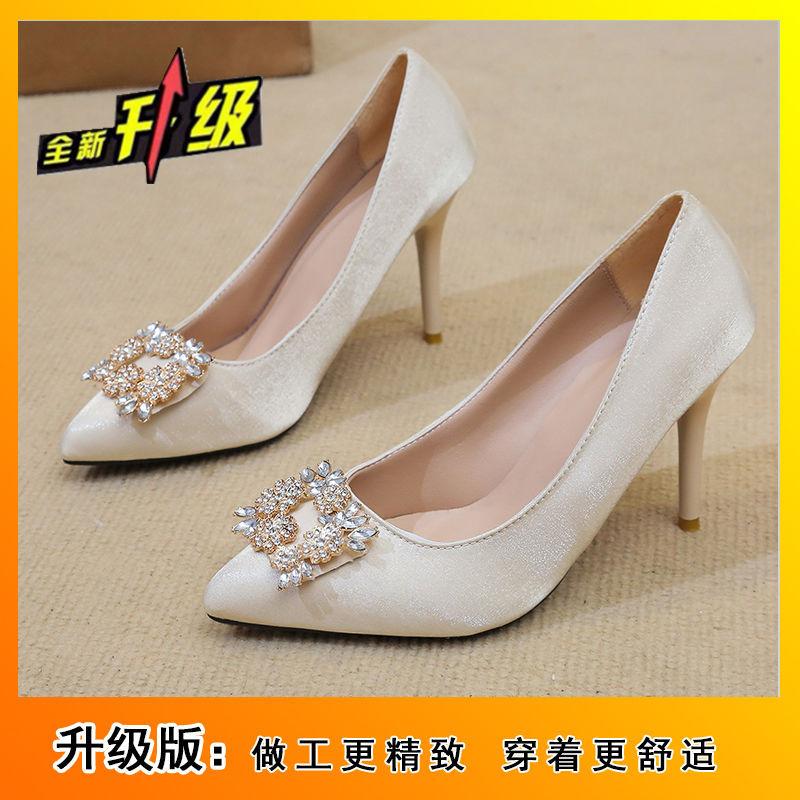 

Интернет-знаменитости носят две свадебные модные туфли 2025 новый популярный атласный страз женские туфли с мелким вырезом на остром каблуке туфли подружки невесты 40