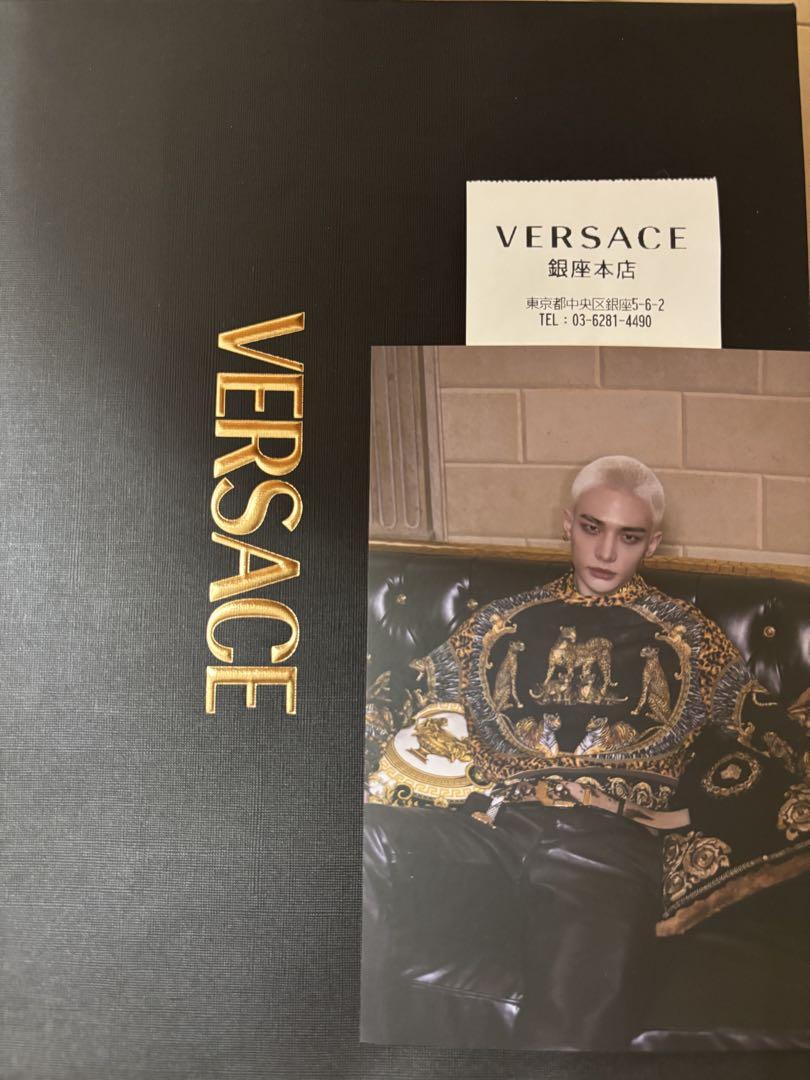 

[Б/У] открытка straykids Hyunjin Versace с бонусом
