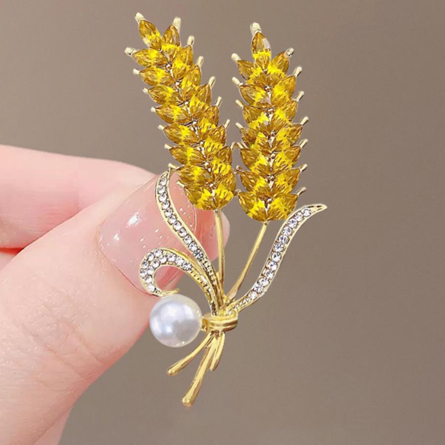 Elegant Alloy Brooch: Premium Niche Women's Versatile Corsage for Coats and Suits