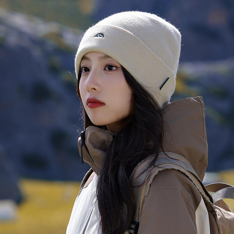 Autumn and Winter Warm Knitted Hats for Men and Women Outdoor Mountaineering and Hiking Ear Protection Pullover Hats Fashionable Commuting Woolen Hats