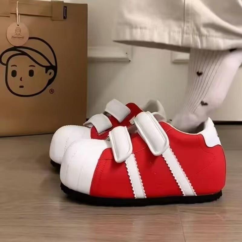 

Осень новые туфли на липучке уродливые милые с ракушечным носком хлебные туфли универсальные с внутренней высотой увеличивающей рост повседневные спортивные кеды 40 красный