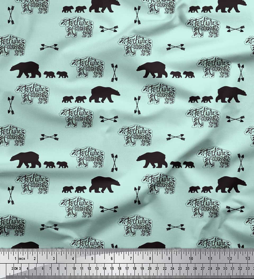 

Японська креп-атласна тканина Soimoi Green із ведмедиком і текстовим принтом Швейна тканина, метр 42 дюйма 42 Inch Wide - Poly Crepe зелений