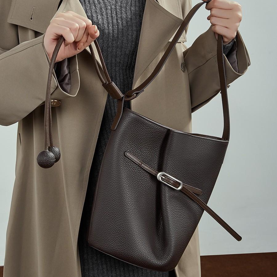 Fashion Top Layer Cowhide Bucket Bag Niche Design Sense Simple Commuting Large Capacity Versatile Shoulder Bag Genuine Leather Women's Bag