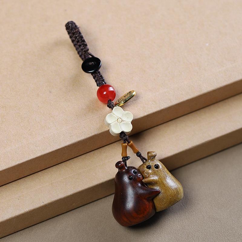 Unisex Personalized Hugging Pear Keychain: Red & Green Sandalwood Pendant Phone Chain
