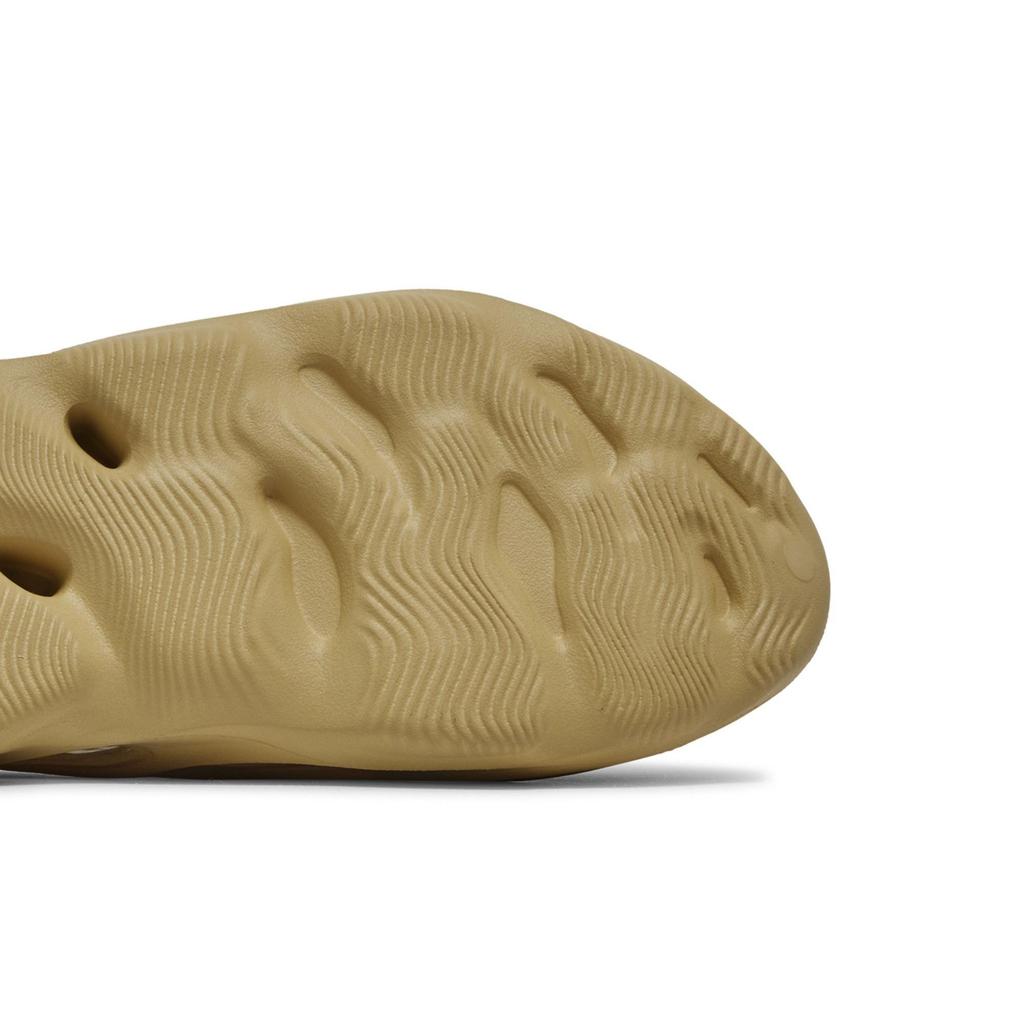 adidas Yeezy Foam Runner 'Desert Sand' (Unisex) Desert Sand / Desert Sand / Desert Sand Clogs GV6843