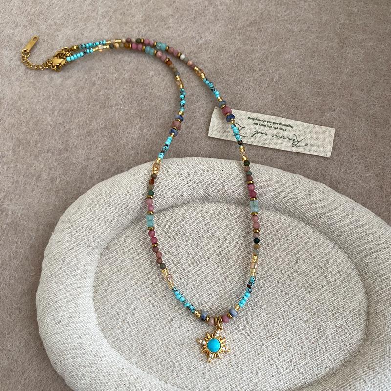 Retro Ethnic Colorful Stone Beaded Necklace: Light Luxury, Versatile & Fashionable Collarbone Chain for Women