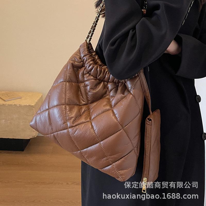 Bag Ladies 2025 New Autumn and Winter Crossbody Large Capacity Bucket Bag Premium Versatile Rhombus Chain Shoulder Bag