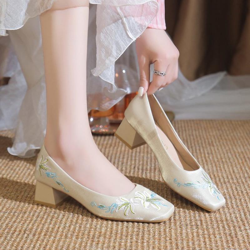 Fashion Chinese Style Simple Retro Embroidered Thick-heeled Square-toed Shoes Women Elegant Comfortable Cheongsam Hanfu Single Shoe Gift