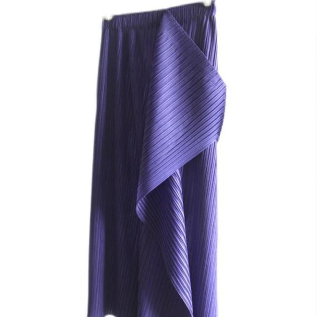 Fustă Neagră Asimetrică cu Fentă și Pliuri Miyake - Casual Chic High-End pentru Femei