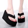 Damen Flip Flops Sommer Draußen Schräge Ferse Dickbesohlte Hausschuhe Anti-Rutsch Modische Damen Coole Hausschuhe Damen Sandalen