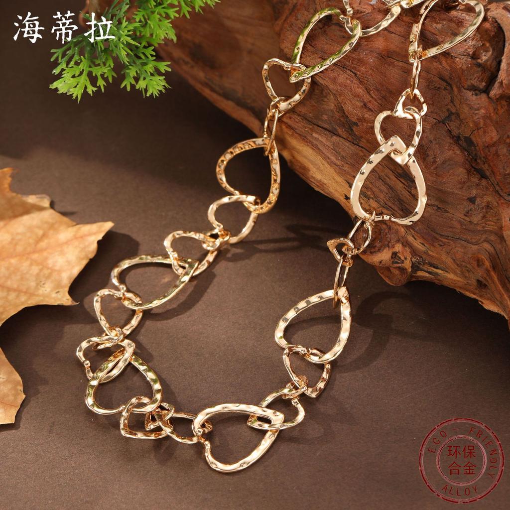 New exaggerated hollow love ring long necklace, women's fashion high-end heart-shaped sweater chain