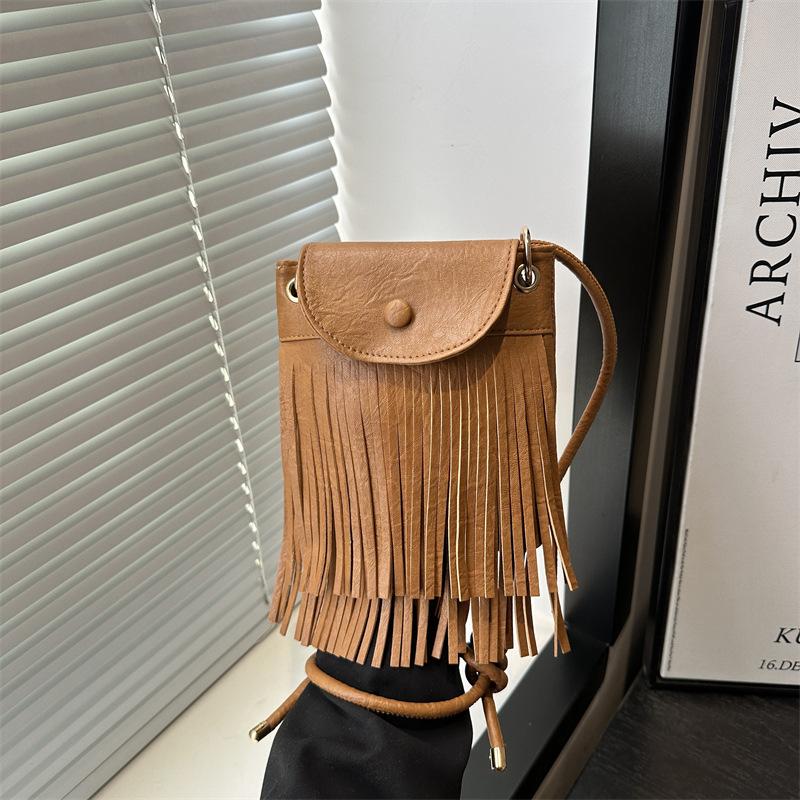 New tassel trendy retro shoulder bag new summer popular vertical casual mobile phone bag messenger bag