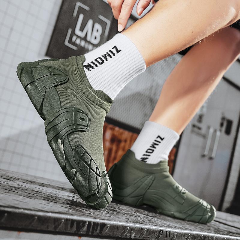 2025 New Men's Solid Color Sneaker Breathable Slip-On Mesh Sneakers Lightweight Outdoor Hiking Shoes Summer Outdoor Casual Wear