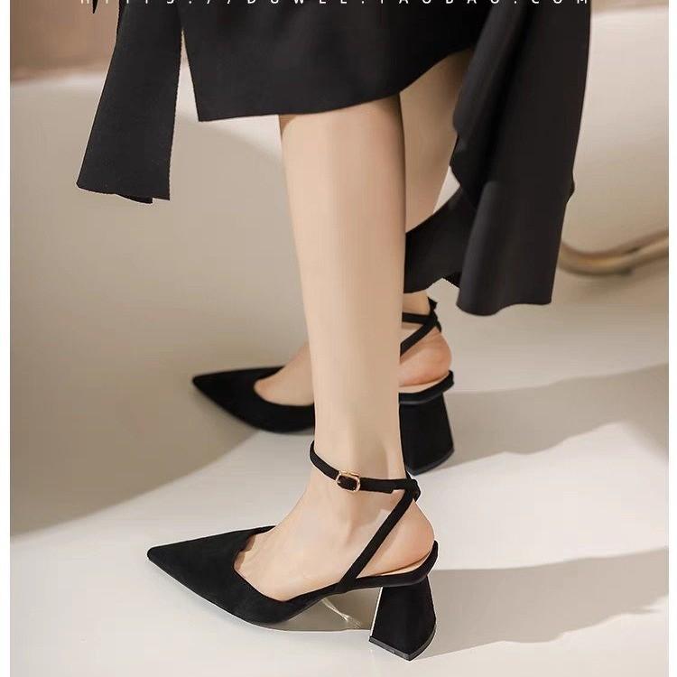 

French feeling bag head sandals women s summer 2025 new one-word buckle high heels nude thick heel single shoes 35 чёрный