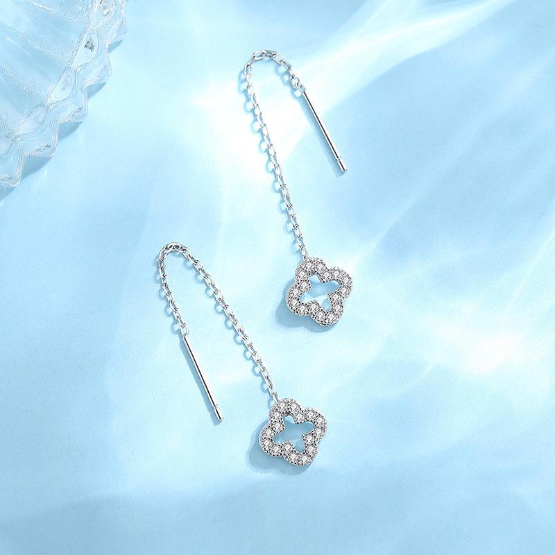 Four-leaf Clover Fringed Stud Earrings for Women's Retro Niche Ins Design Sense High-end Versatile Personalized Earrings