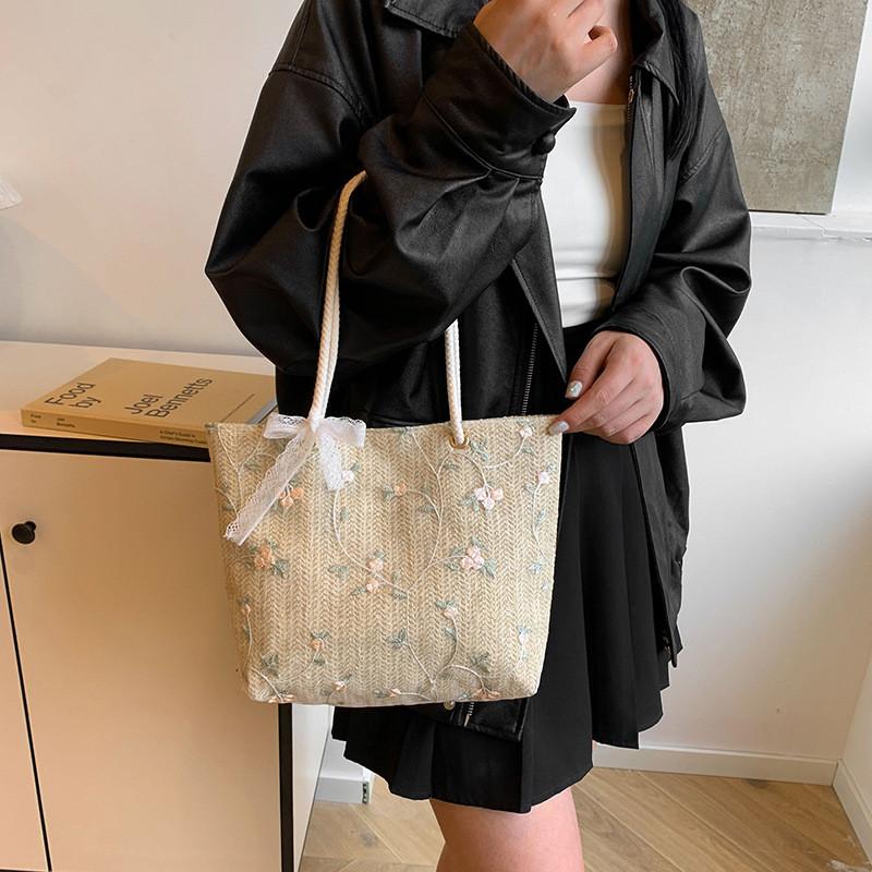 Trendy Summer Woven Tote Bag With Elegant Bow Design For Beach Vacations