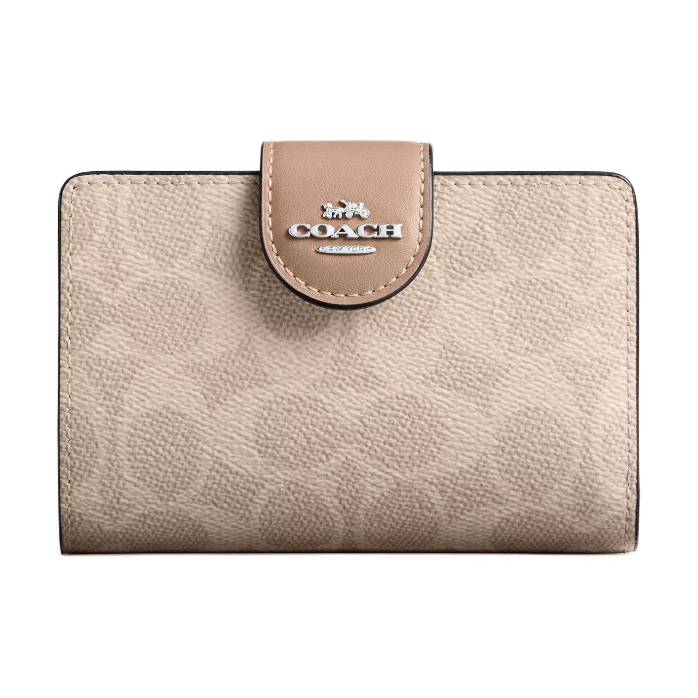 Кошелек женский Coach Signature Canvas 13 с логотипом бренда застежкой на кнопку из премиальной кожи бежевый CW786-SVPWH Sand 16730₽